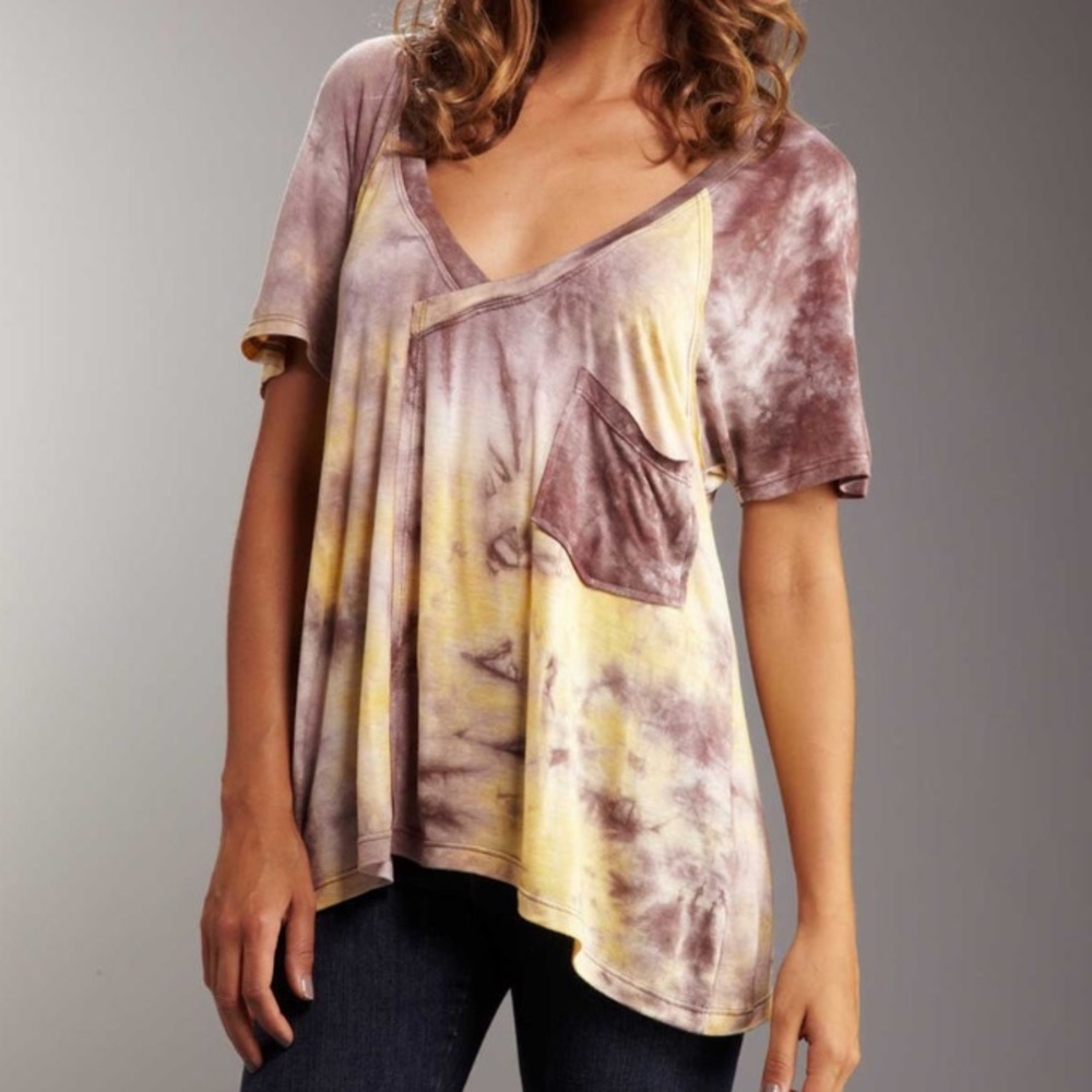 Romeo & Juliet Couture Tie Dye Asymmetrical Pocket Tee